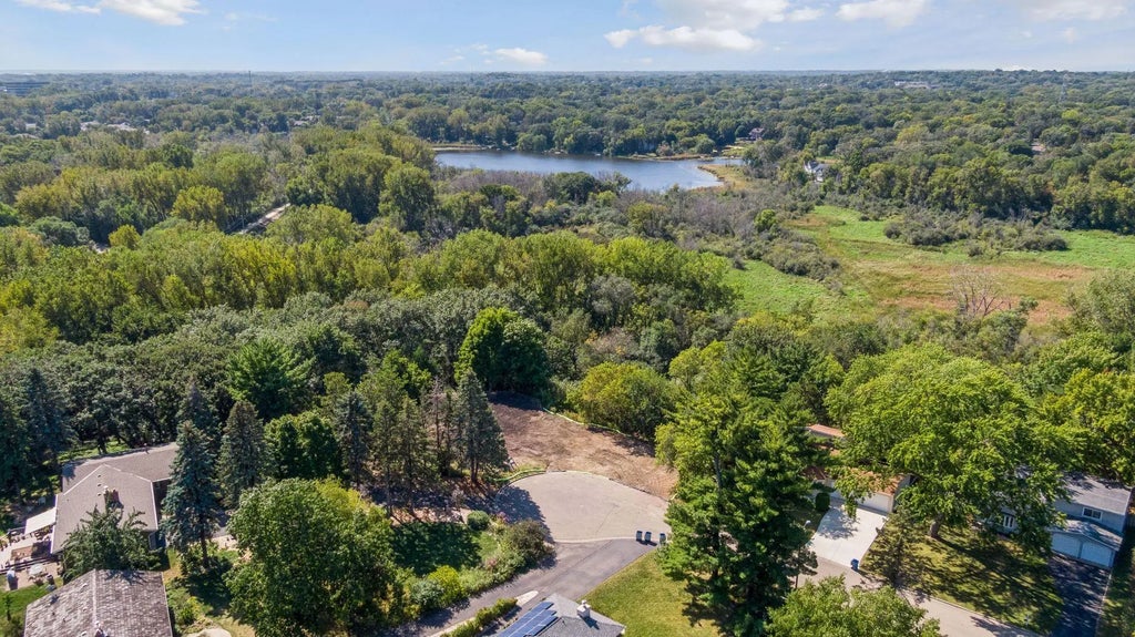 5038 Dominick Spur, Minnetonka