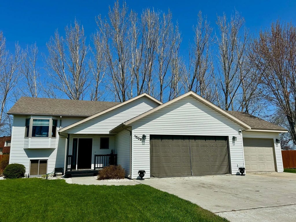 1509 Meadowlark Court, Thief River Falls