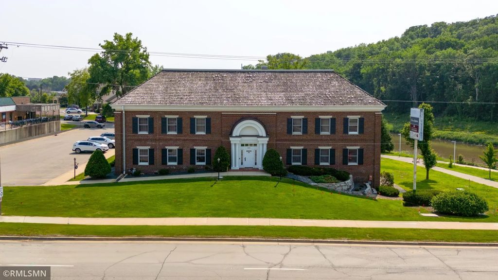 140 Elton Hills Lane Nw, Rochester