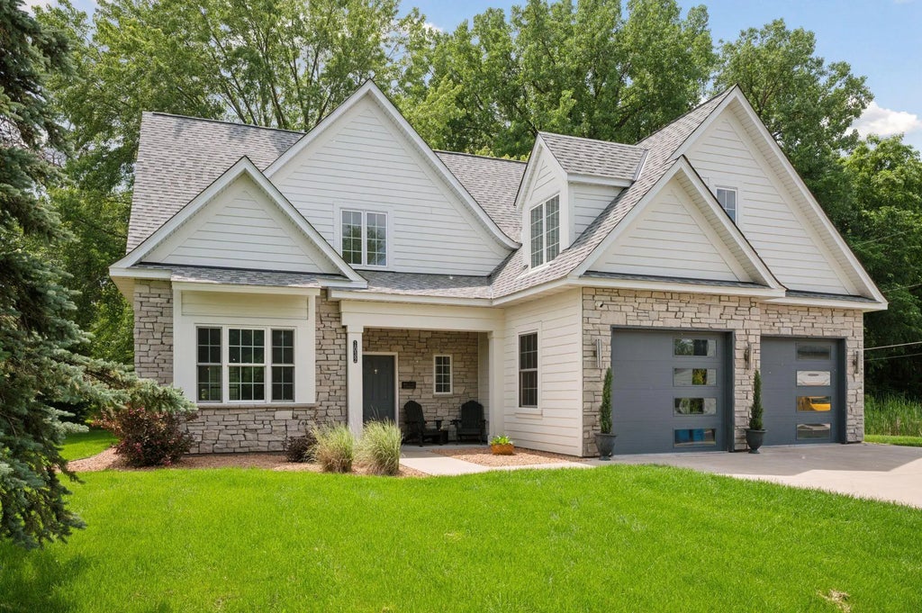 1032 Gardner Street E, Wayzata