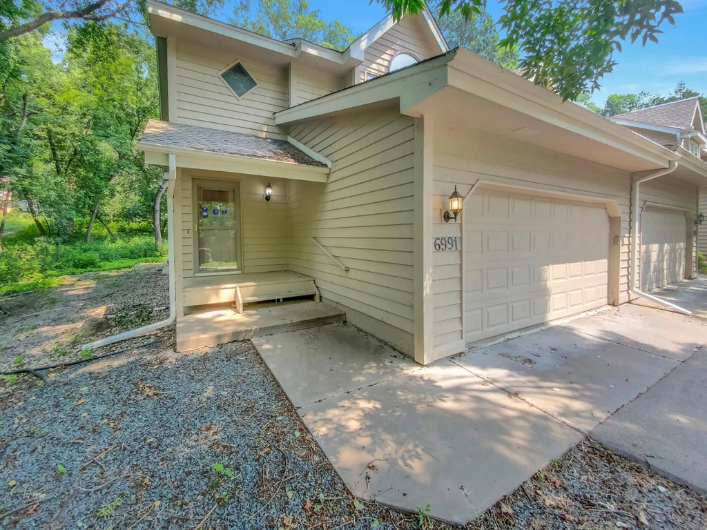 6991 Edenvale Boulevard, Eden Prairie