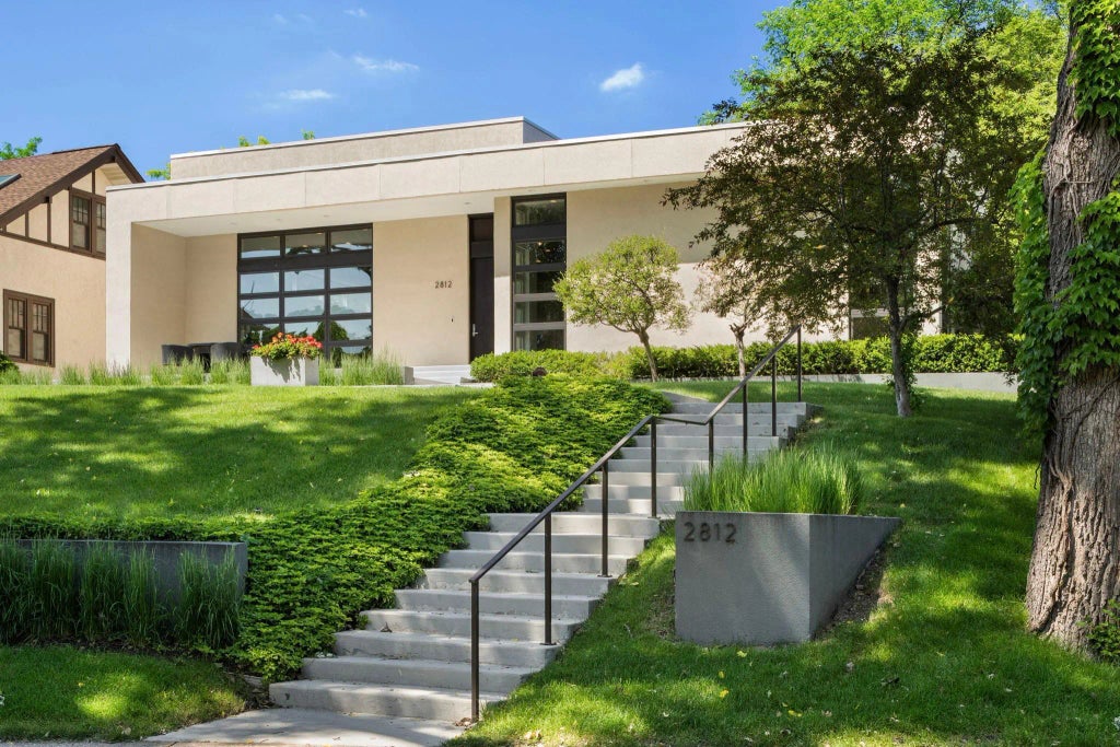 2812 Dean Parkway, Minneapolis