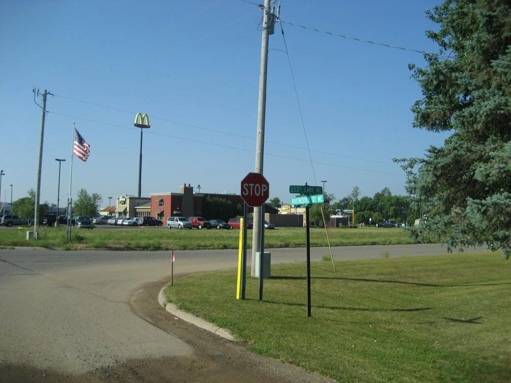 33388 Rochester Street Ne, Cambridge