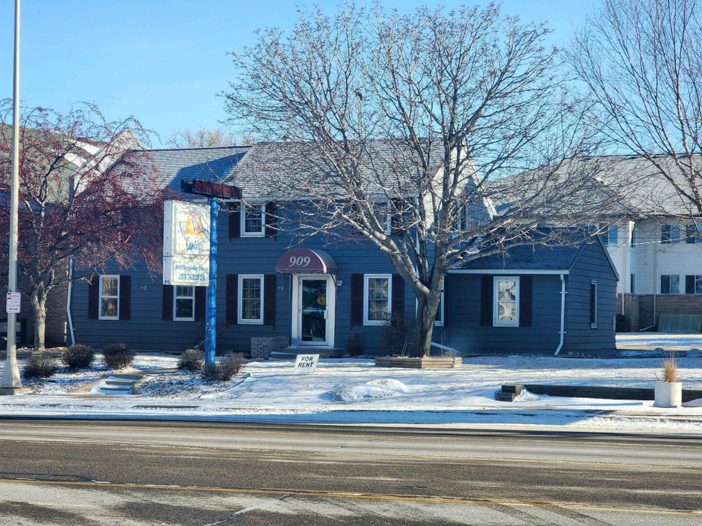 909 Broadway Street, Alexandria Twp