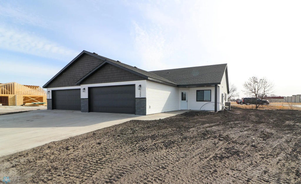 1404 Prairie Lane, Wahpeton