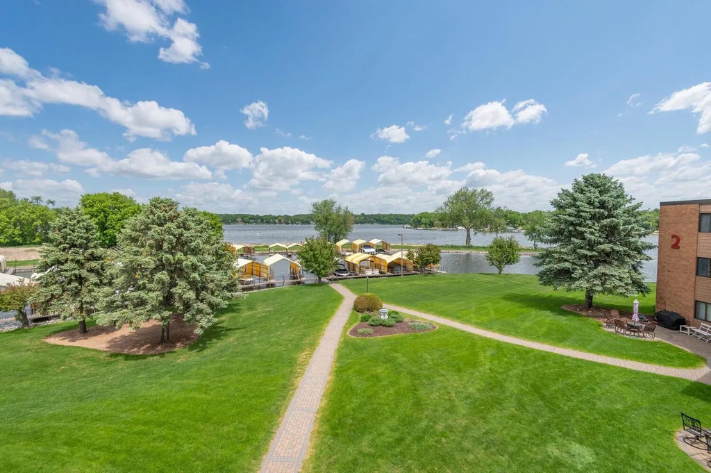 5430 Three Points Boulevard 131, Mound