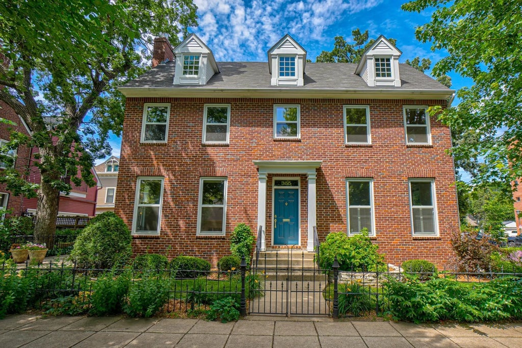 355 Laurel Avenue, Saint Paul