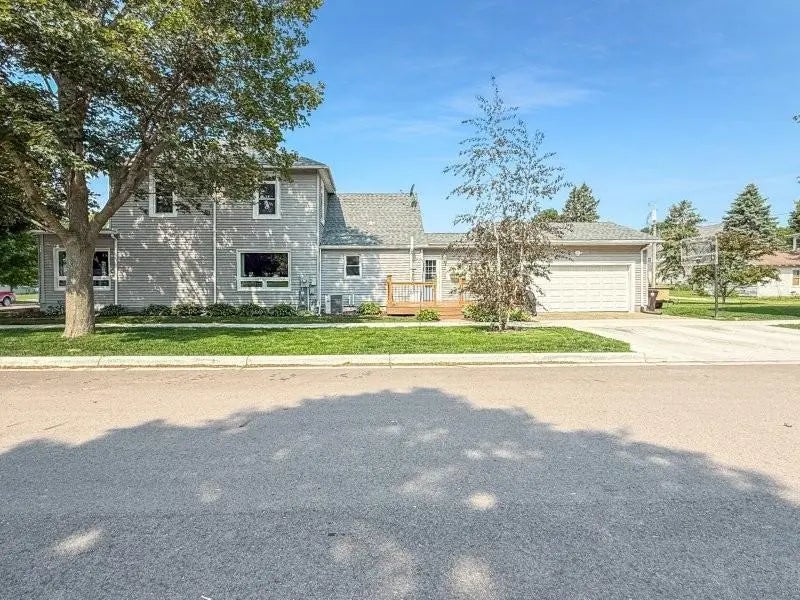 227 E 2nd Street, Blue Earth