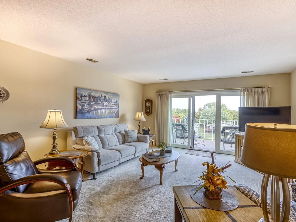 8621 Basswood Road 33, Eden Prairie