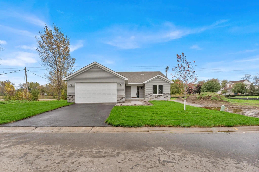 6254 209th Street N, Forest Lake