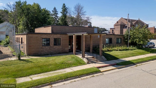 555 East Avenue, Zumbrota