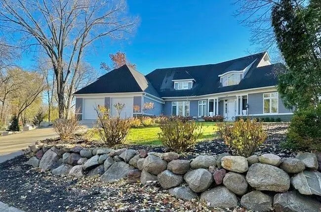 5760 Oakview Lane N, Plymouth