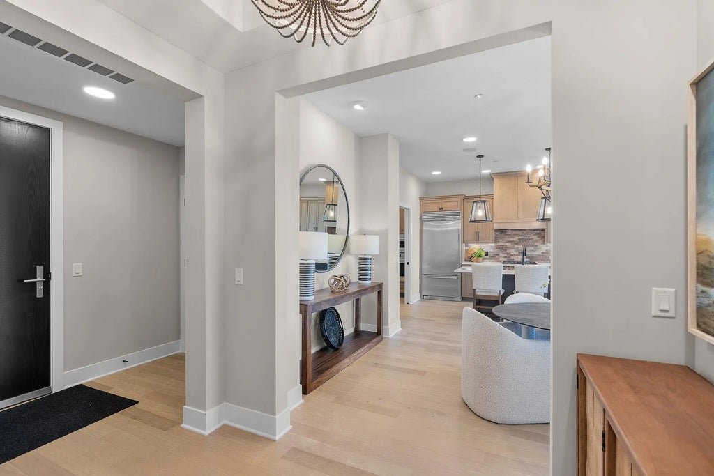 1 Hill Farm Road 210, North Oaks