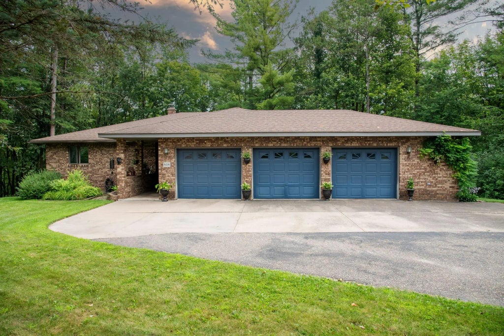 W828 Evergreen Court, Spring Valley