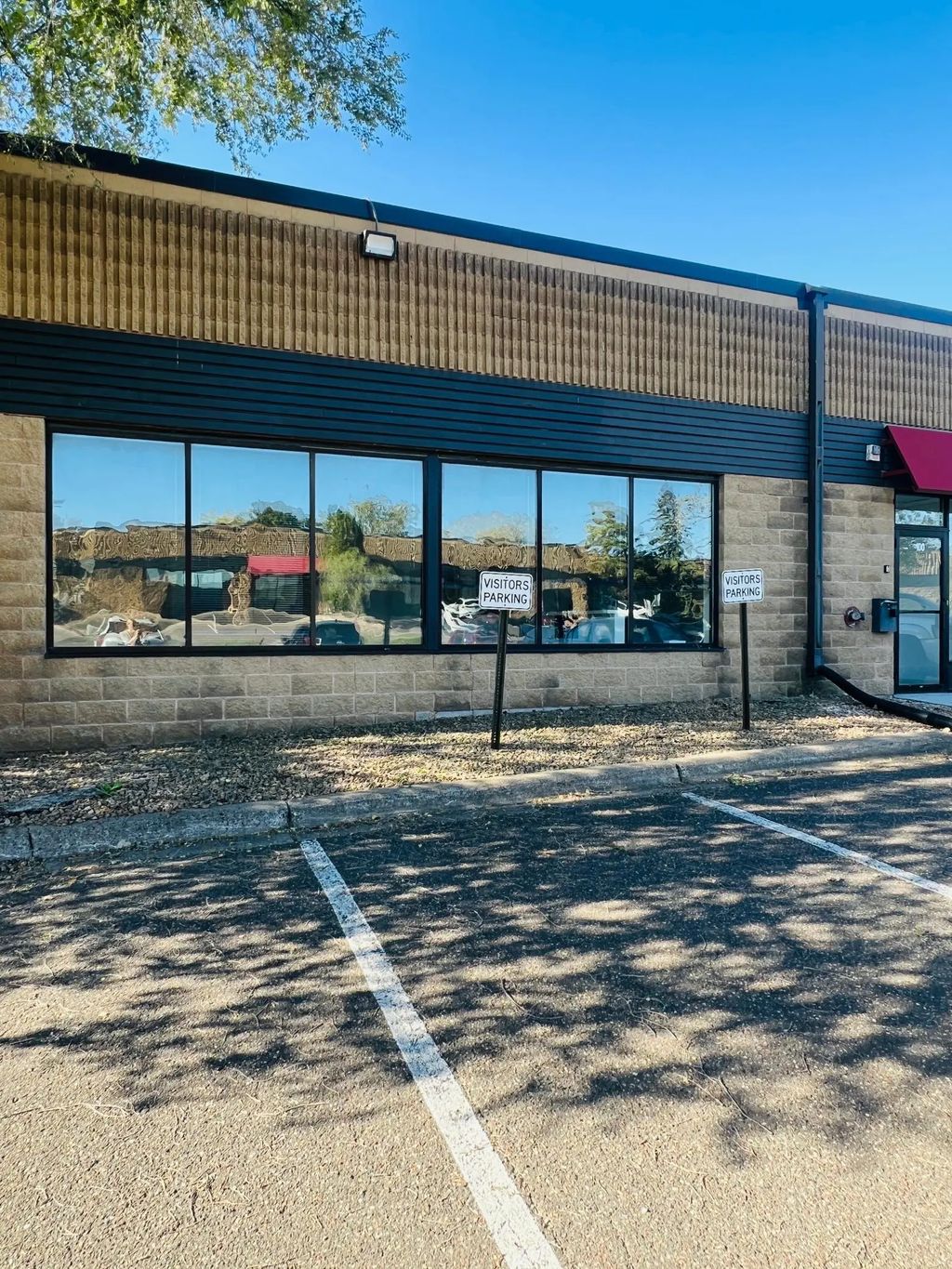 1890 Wooddale Drive Suite 100, Woodbury
