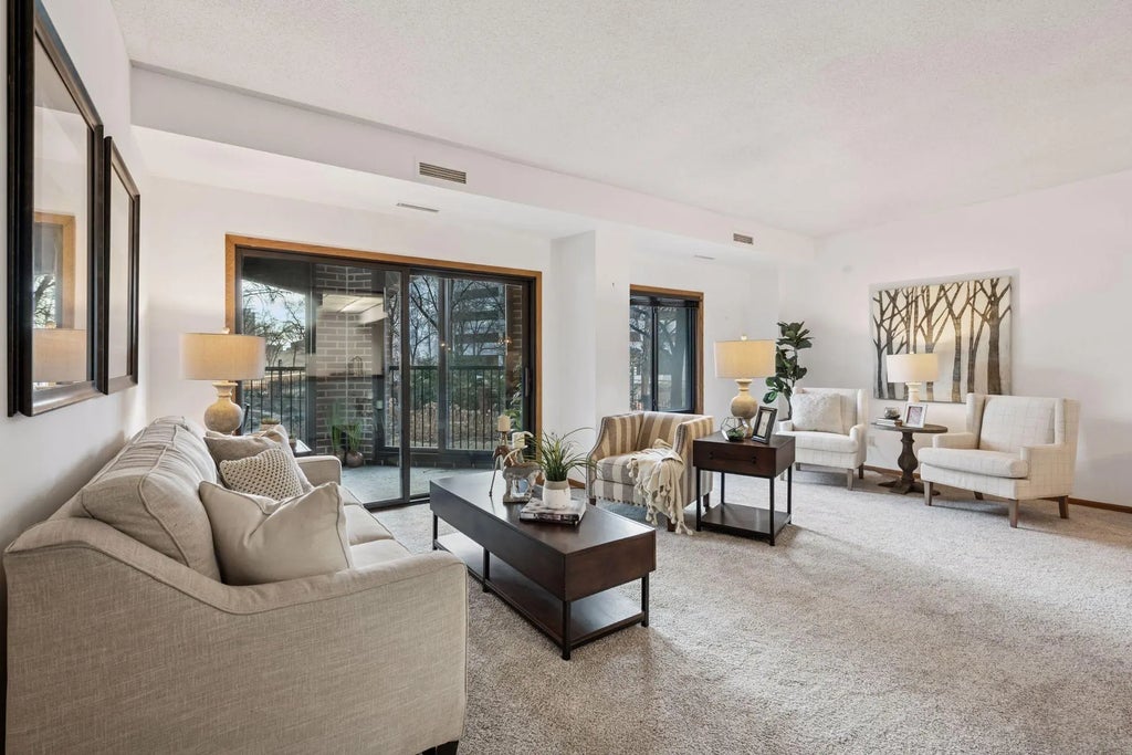 1235 Yale Place 207, Minneapolis