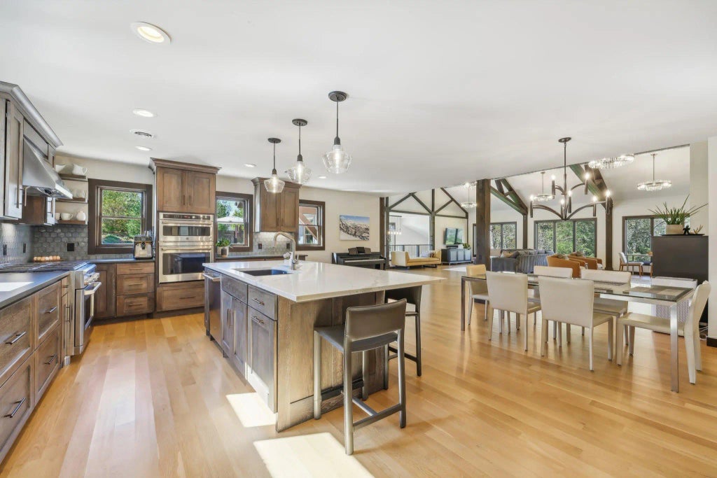 902 Crane Hill Trail, Hudson