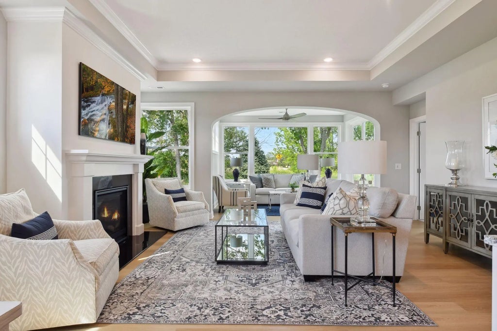 3725 Queensland Lane N, Plymouth