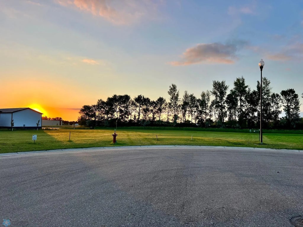 209 19 Circle Ne, Barnesville