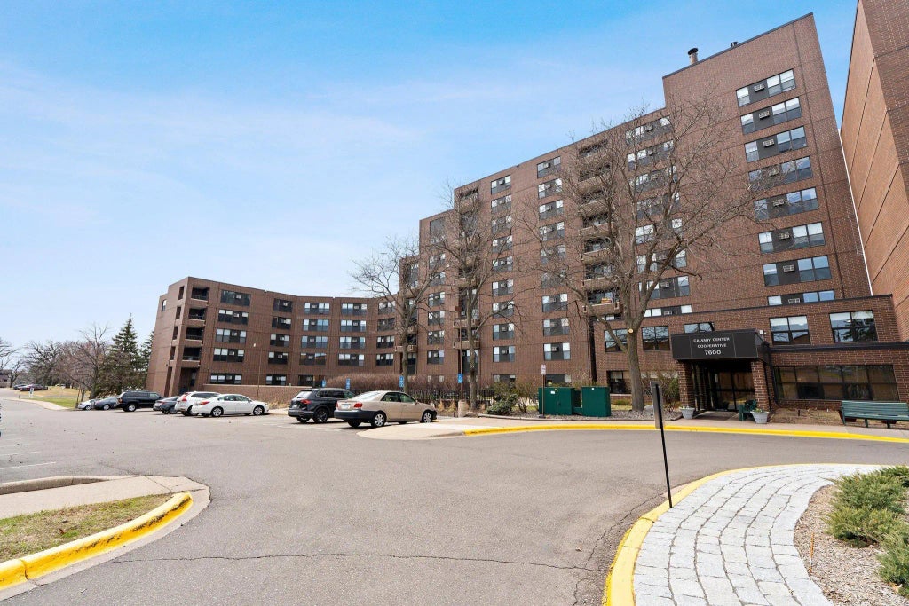 7600 Golden Valley Road 511, Golden Valley