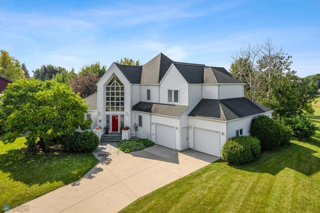 2878 Lilac Lane N, Fargo