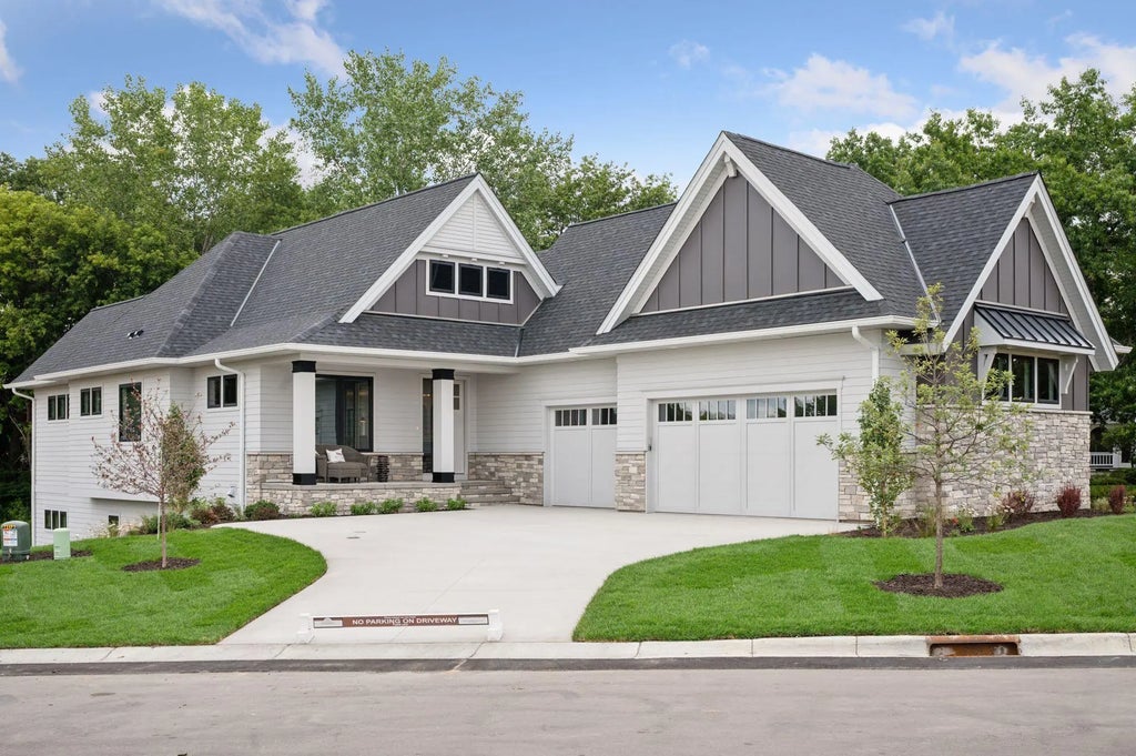 592 Harbor Court, Shoreview