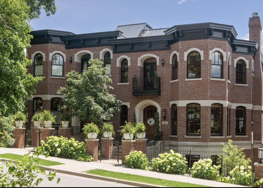 540 Rice Street E, Wayzata