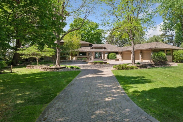 28235 Boulder Circle, Shorewood