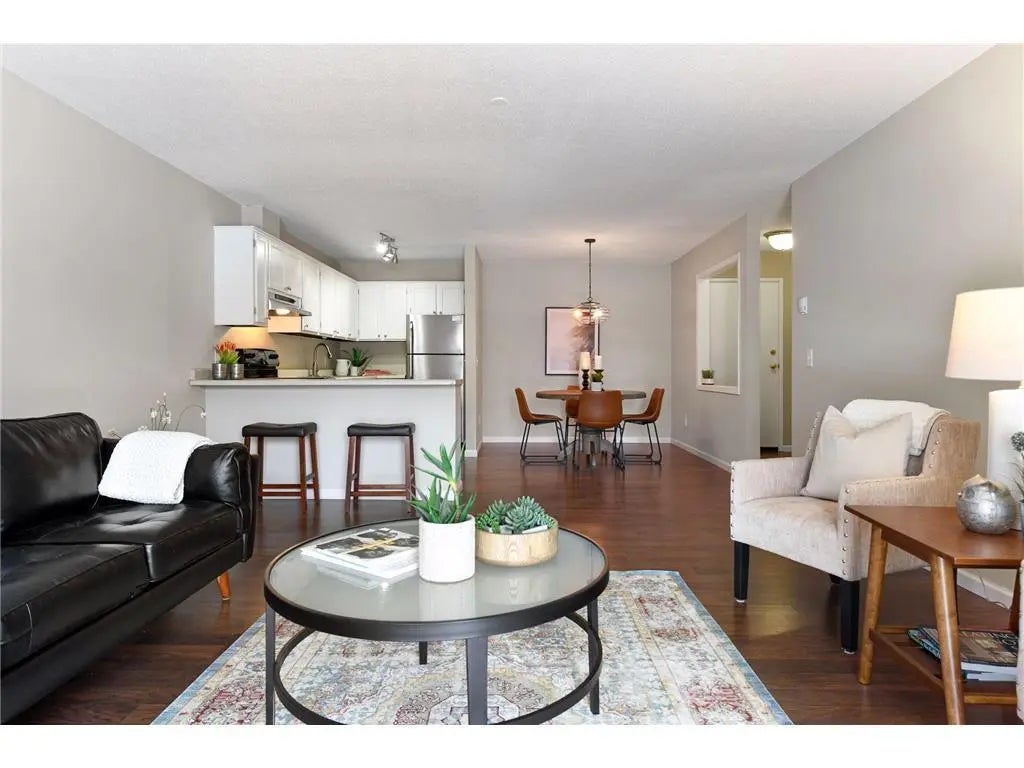 10211 Cedar Lake Road 109, Minnetonka