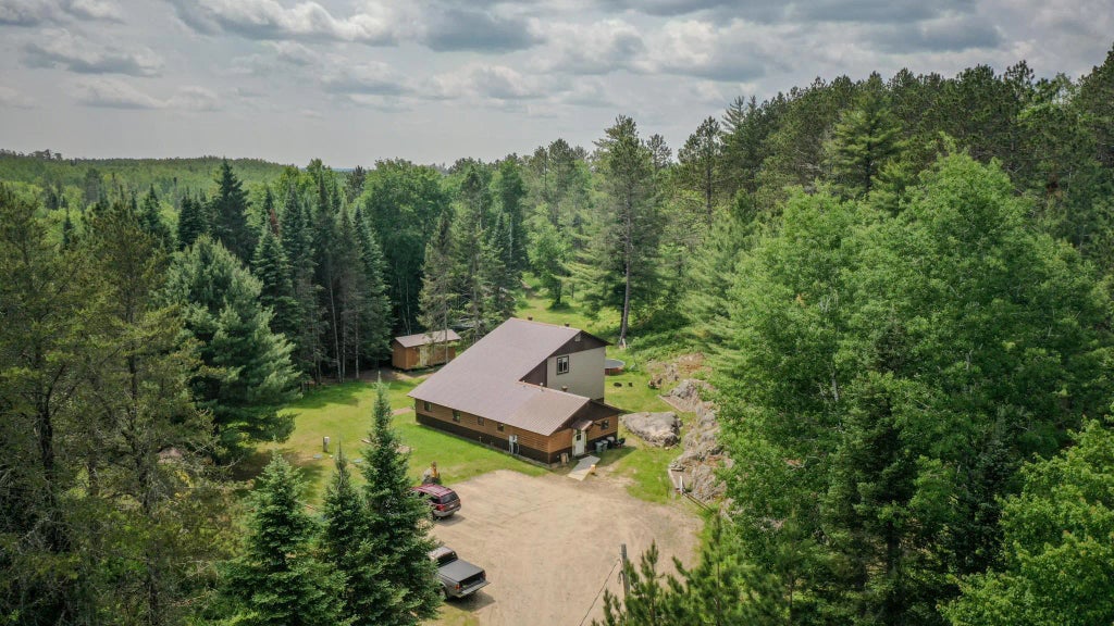 5242 Cusson Loop Road, Leiding Twp
