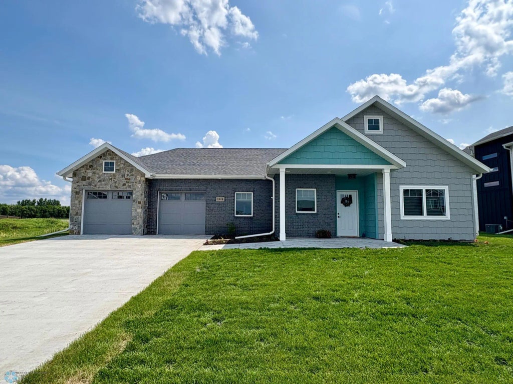 1576 75th Avenue S, Fargo