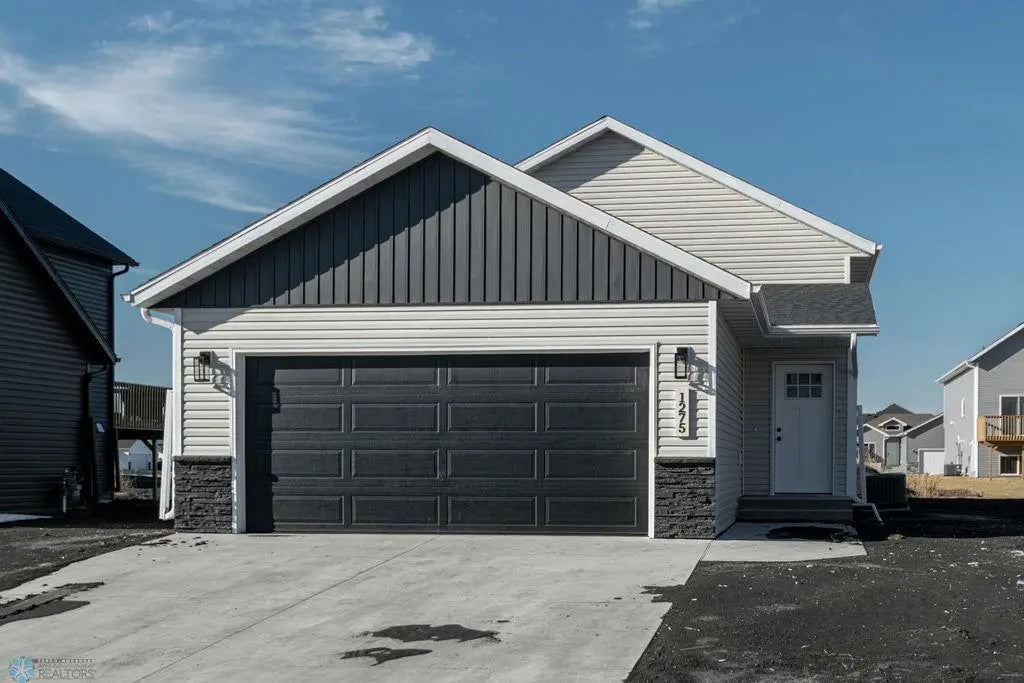 1275 Marlys Drive W, West Fargo