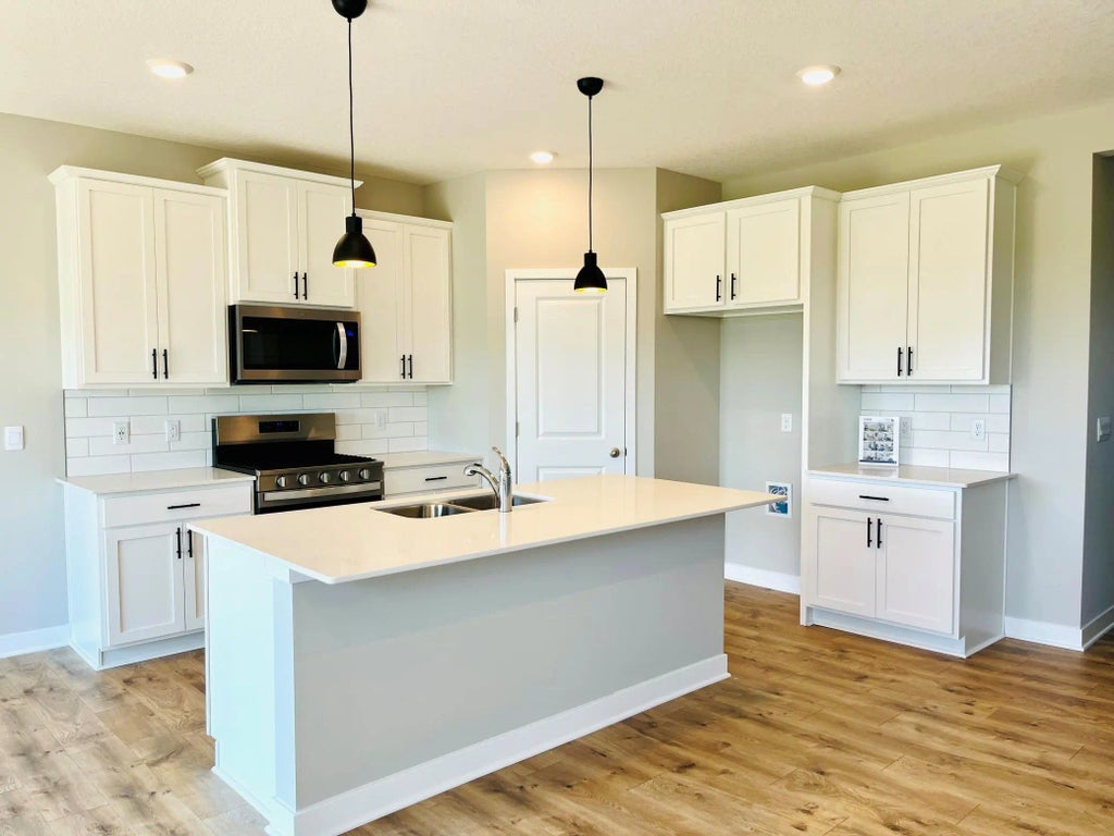 8337 Brumby Trail, Woodbury