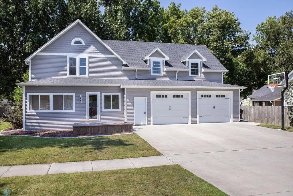 332 8th Avenue N, Casselton