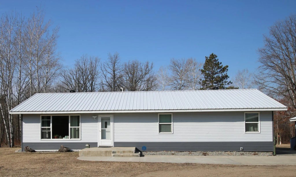 19648 261st Avenue, Staples