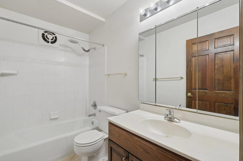 6730 Vernon Avenue S 201, Edina