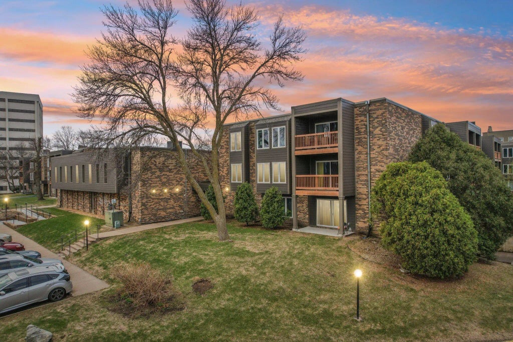 450 Ford Road 111, Saint Louis Park