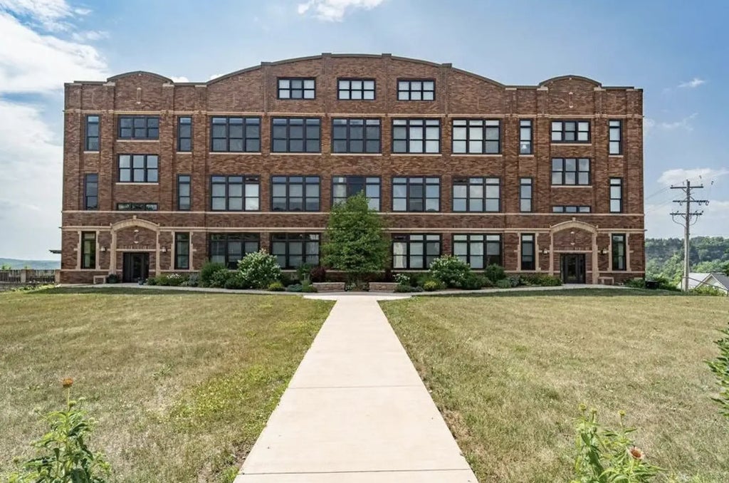 201 Ridgeview Lane S 204, Lanesboro