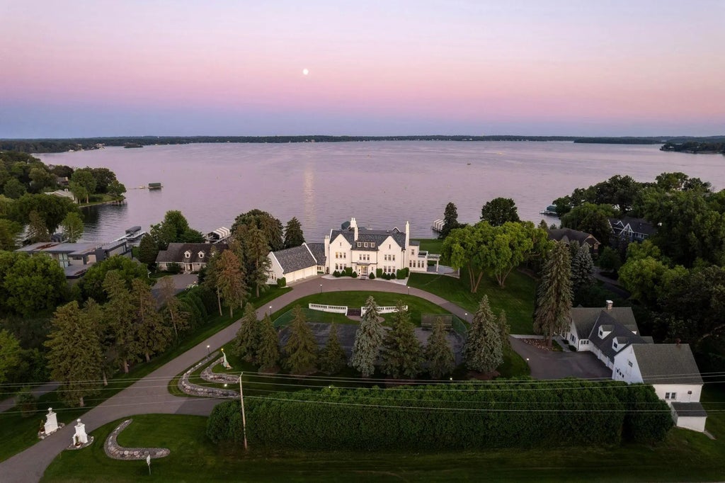 1305 Shoreline Drive, Orono