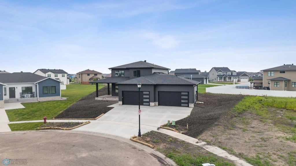 951 50th Avenue W, West Fargo