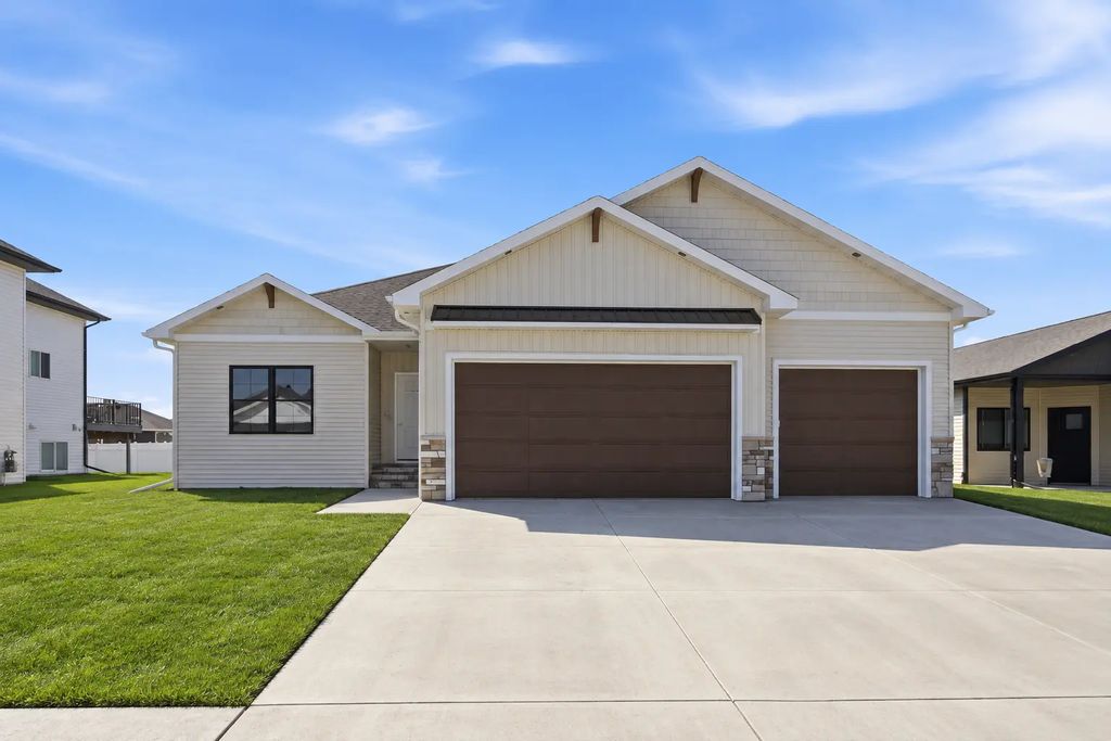 5868 Ellis Drive W, Horace