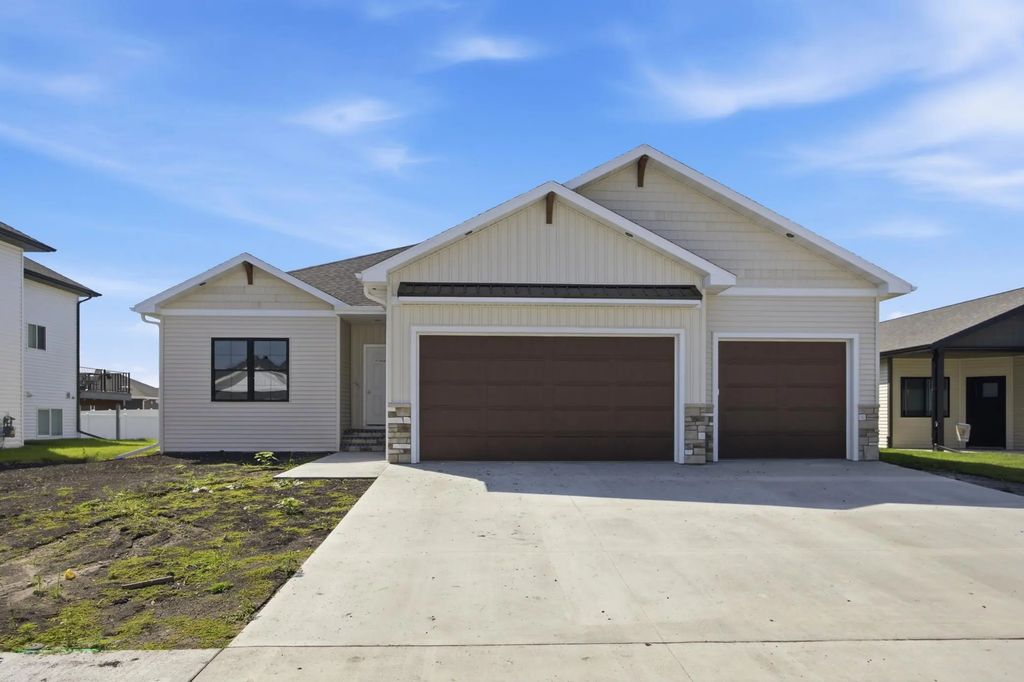 5868 Ellis Drive W, Horace