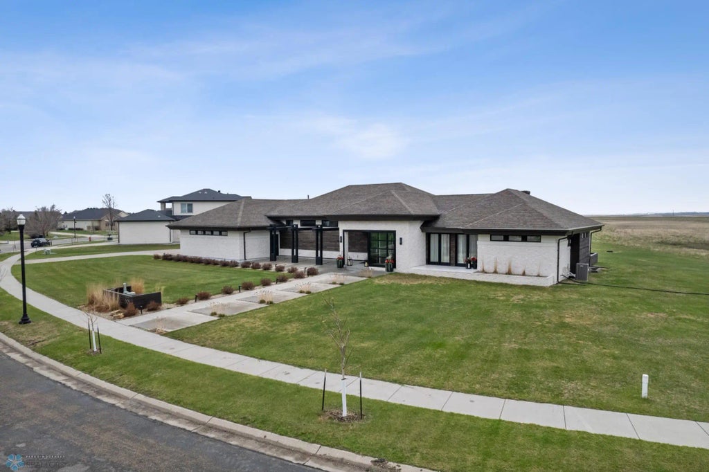 505 Tessa Drive, Moorhead