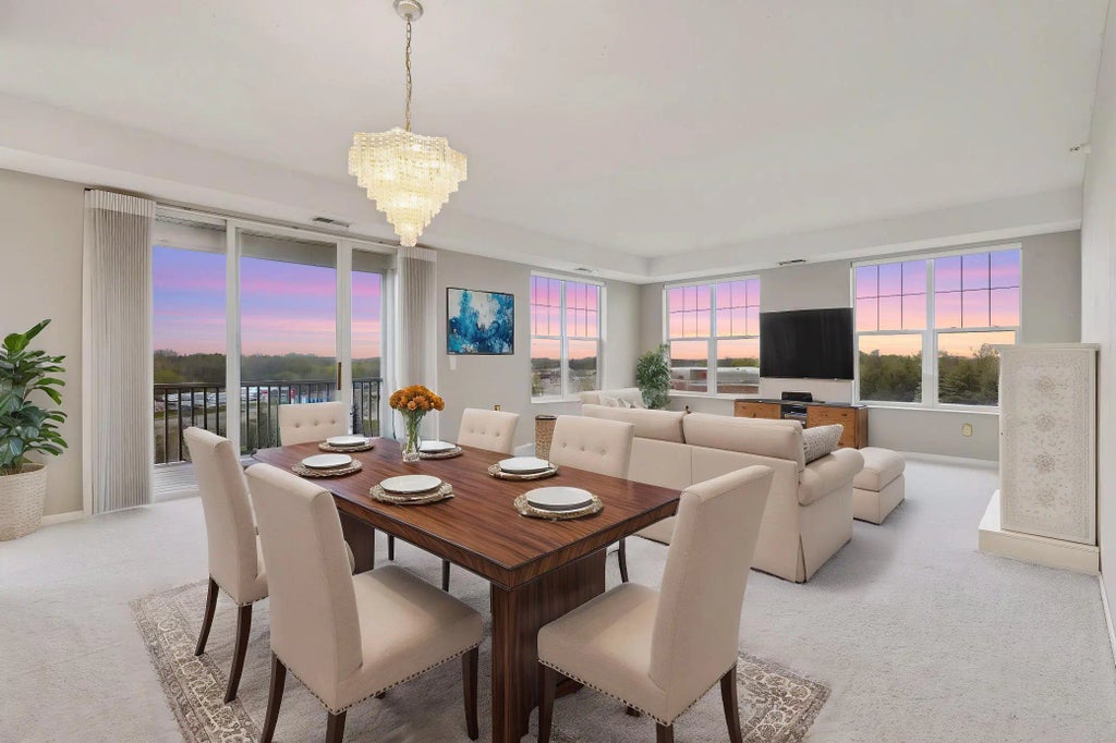 100 Clydesdale Trail 305, Medina