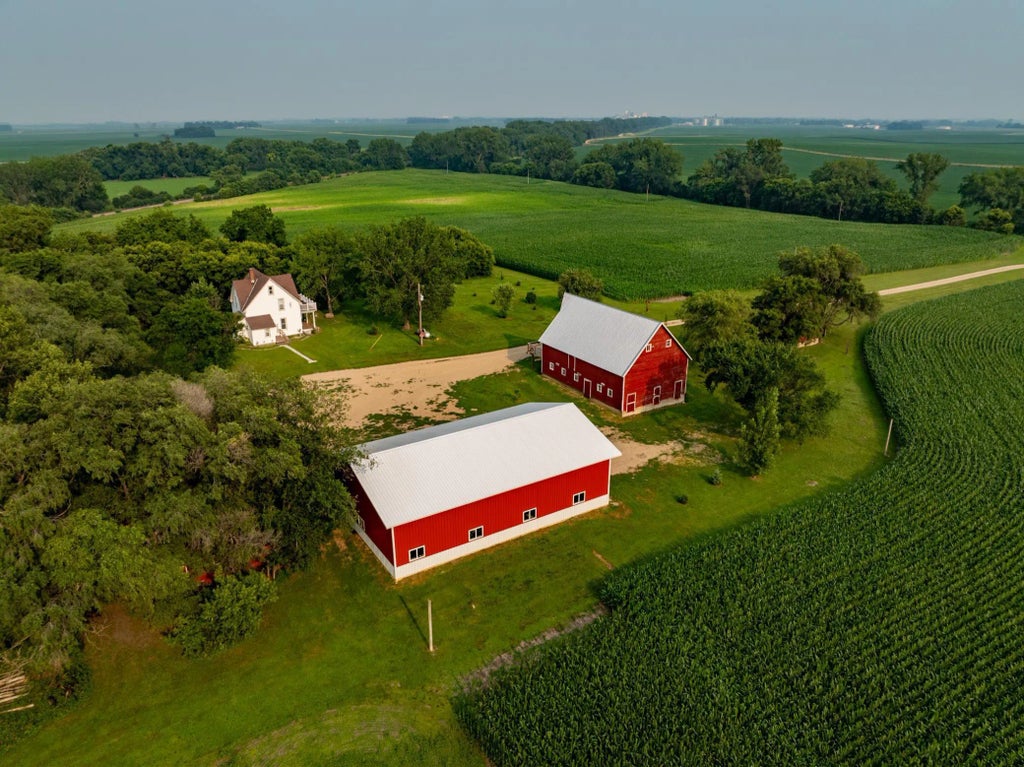 2020 271st Avenue, Dawson