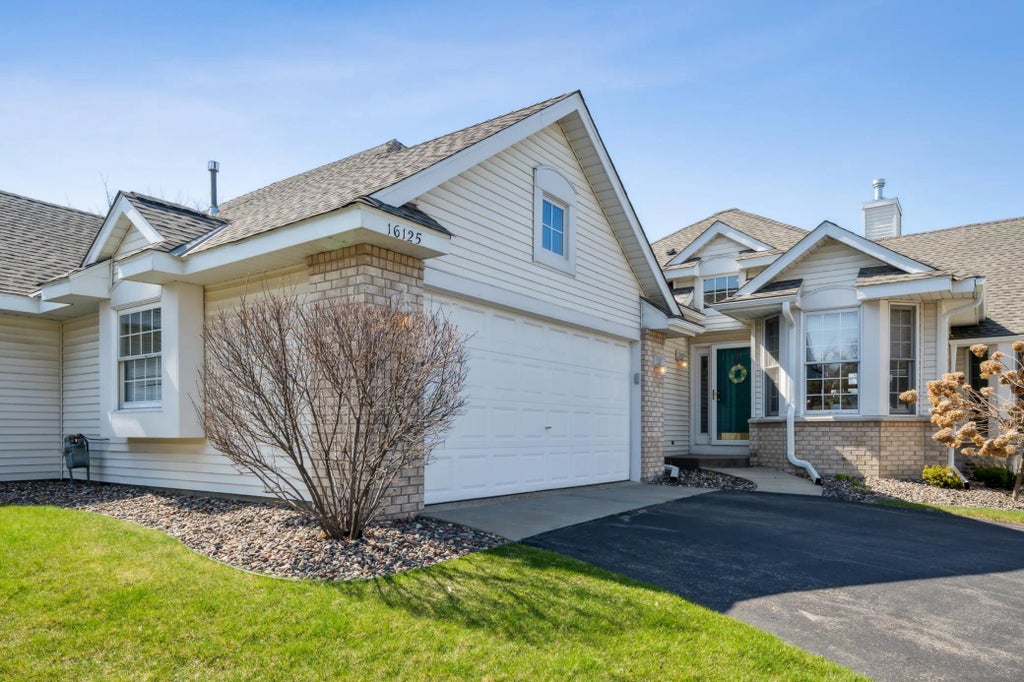 16125 Crystal Hills Drive, Lakeville