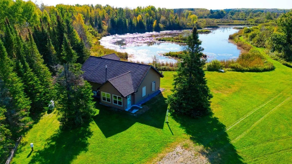 10852 W Toivola Road, Toivola Twp