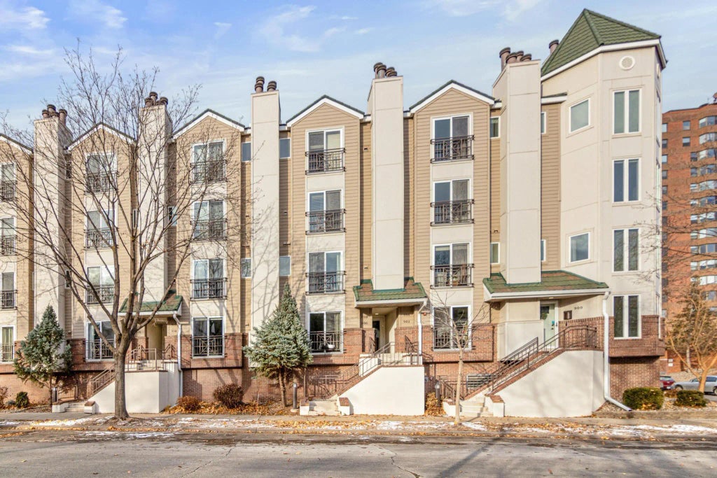 910 Lincoln Avenue B4, Minneapolis
