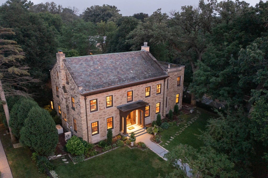 4649 E Lake Harriet Parkway, Minneapolis