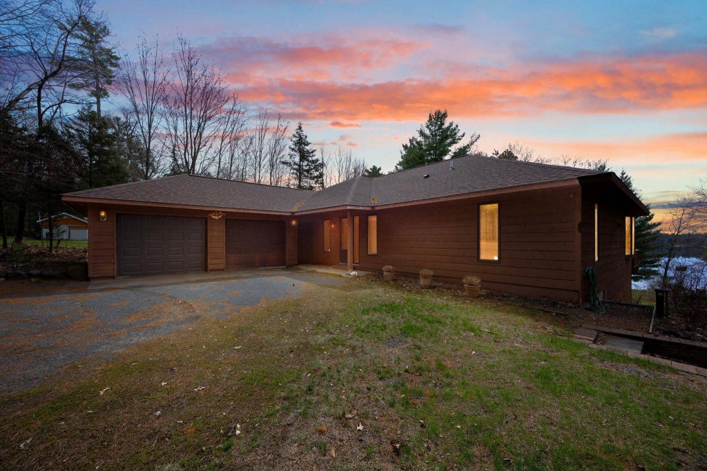 1171 County Road E, Scott Twp